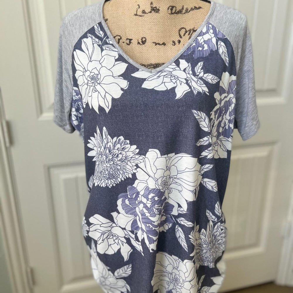 Short Sleeve side ruched Maternity Pregnancy Floral White GreyTop XL